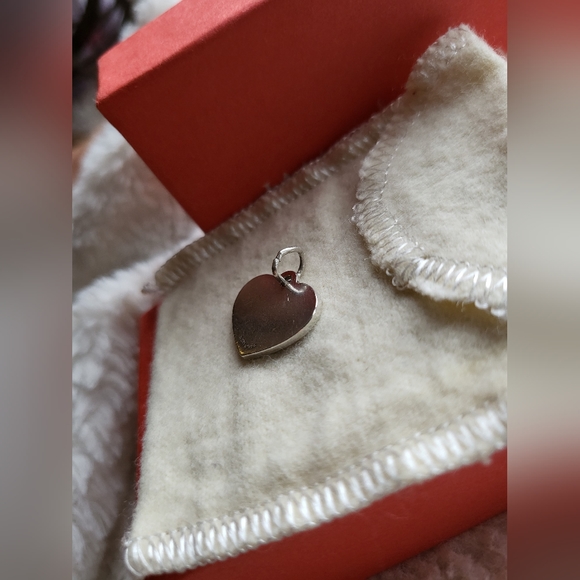 James Avery Sterling silver "2014" Heart Charm✨️ Price is firm. - Picture 7 of 7